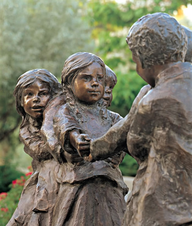 GLENNA GOODACRE TUG OF WAR CLOSE-UP